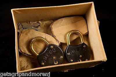 OMECO PADLOCKS Set of 4 No. 2083 Japanned Steel Case w/ 8 Keys Black NOS!
